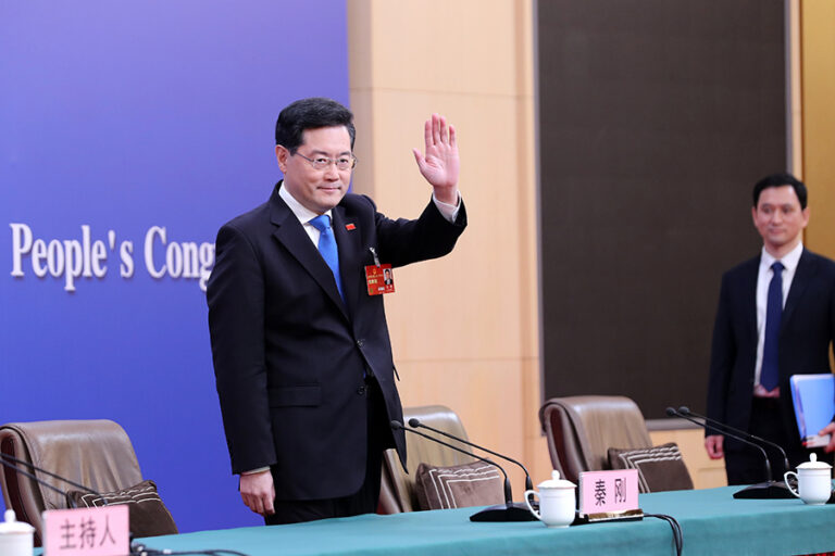 O ministro das Relações Exteriores, Qin Gang, participa de entrevista coletiva durante o Congresso Nacional do Povo, em Pequim