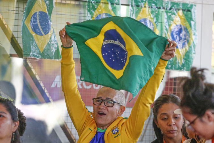 São Paulo (SP) 24/07/2023 - Torcedores se reunem no bar Nossa Arena para acompanhar a estreia da seleção brasileira de futebol feminino contra o Panamá, na copa do mundo 2023.
Foto: Paulo Pinto/Agência Brasil