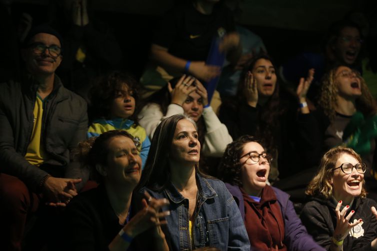 São Paulo (SP), 29.07.2023- Torcida brasileira acompanhou o jogo da Seleção Brasileira contra a França no Museu do Futebol. Foto: Paulo Pinto/Agência Brasil