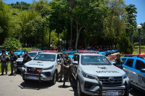 Rio de Janeiro (RJ), 08/11/2023 – Viaturas entregues à Polícia Militar durante evento de assinatura de acordo para criação do Comitê de Inteligência e Recuperação de Ativos (CIFRA), no Palácio Guanabara, na zona sul da capital fluminense. Foto: Tomaz Silva/Agência Brasil