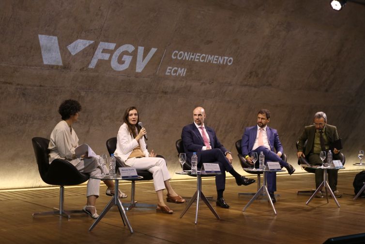 Rio de Janeiro(RJ), 04/12/23 - A superintendente de Comunicação Digital da EBC, Nicole Briones, fala durante seminário.  EBC e FGV realizam seminário sobre desinformação, inteligência artificial e democracia, na sede da Fundação Getúlio Vargas, zona sul da cidade. Foto: Tânia Rêgo/Agência Brasil