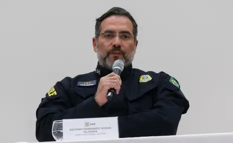 Brasília - 25/05/2023 - PRF - A Polícia Rodoviária Federal (PRF) apresenta o Projeto Estratégico Bodycams, que trata do conjunto de estudos do órgão, sob orientação do Ministério da Justiça e Segurança Pública (MJSP), para implementar o uso de câmeras corporais nos uniformes dos policiais. Na foto o diretor geral da PRF, Antônio Fernando Souza Oliveira. Foto: Antônio Cruz/ Agência Brasil