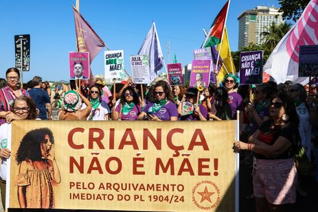 Rio de Janeiro (RJ), 23/06/2024 – Protesto contra o PL 1904/24 reúne manifestantes na praia de Copacabana, na zona sul da capital fluminense. Foto: Tomaz Silva/Agência Brasil